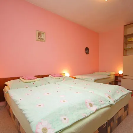 Apartment Hlasna Treban Апартаменты Hlasna Treban
